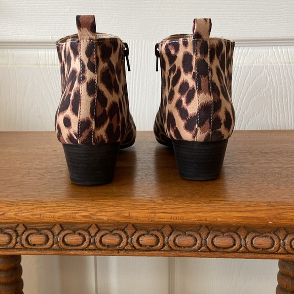 Old Navy Leopard Print Ankle Boots - Picture 4 of 7